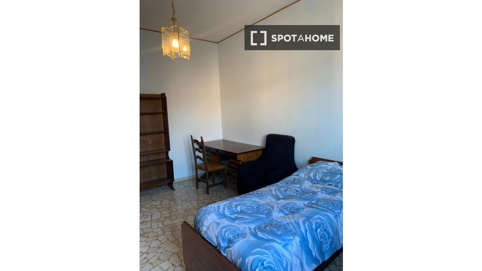 Double room Bologna, 3 beds — photo 11