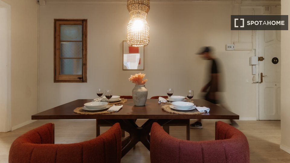 Double room Barcelona, 3 beds, 90m² — photo 14