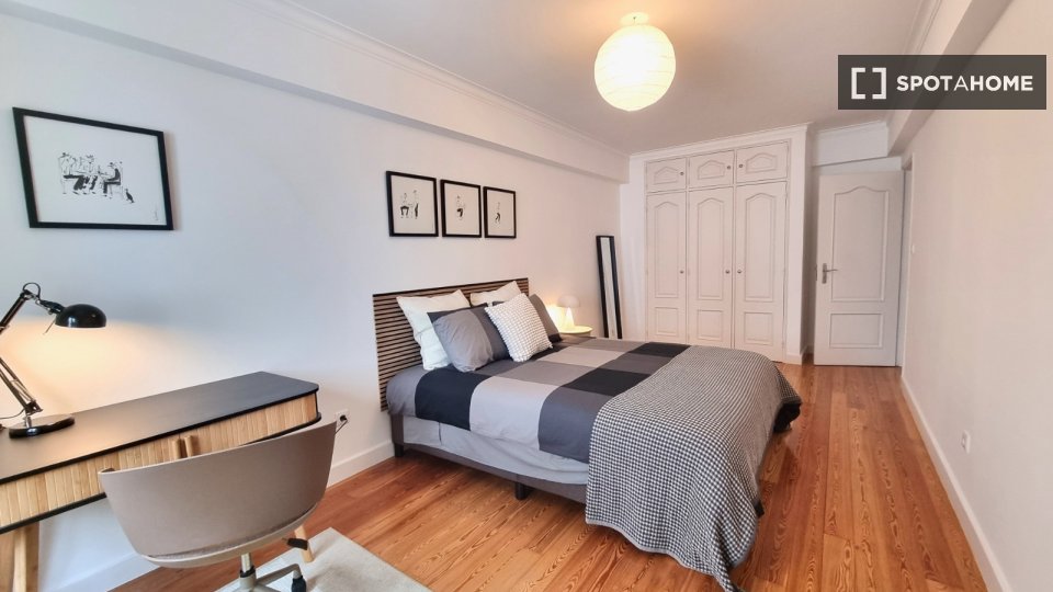 Double room Lisbon, 5 beds, 210m² — photo 1