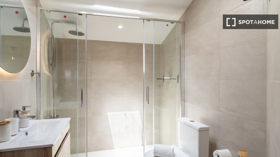 Apartment Lisbon, 2 beds, 65m² — photo 17