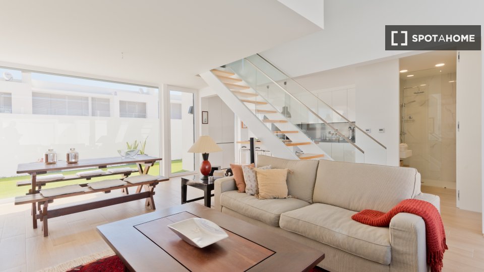 Apartment Lisbon, 2 beds, 147m² — photo 11