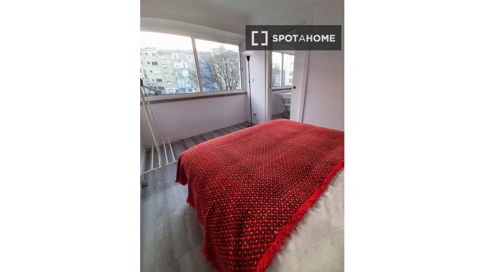 Double room Lisbon, 3 beds, 70m² — photo 6