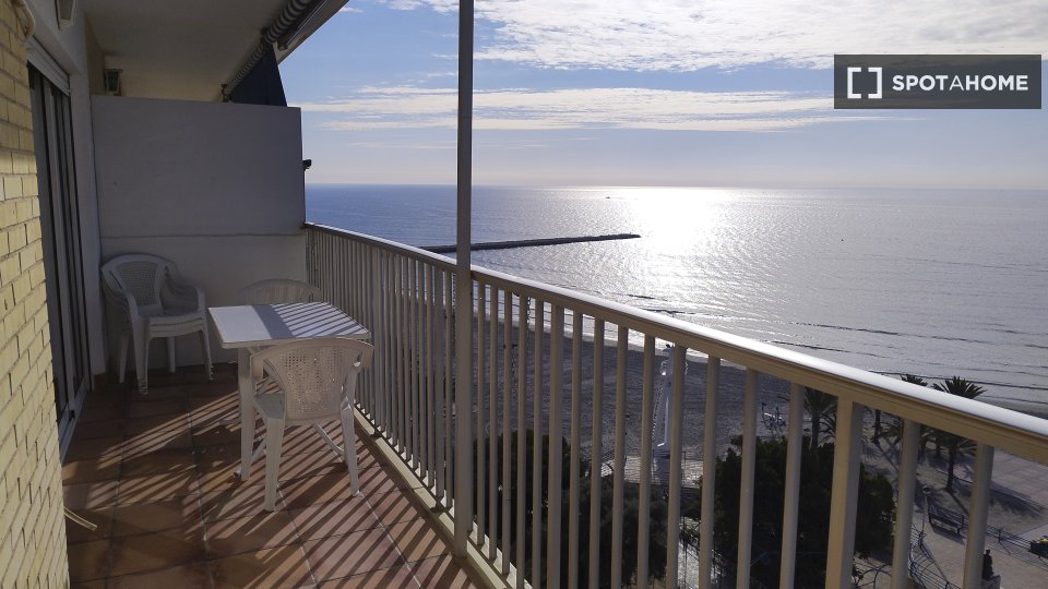 Apartment Alicante, 4 beds, 100m² — photo 14