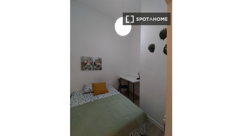 Double room Madrid, 5 beds, 100m² — photo 19