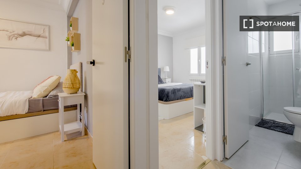 Double room Madrid, 4 beds, 100m² — photo 13
