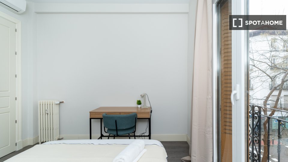 Double room Madrid, 5 beds — photo 8
