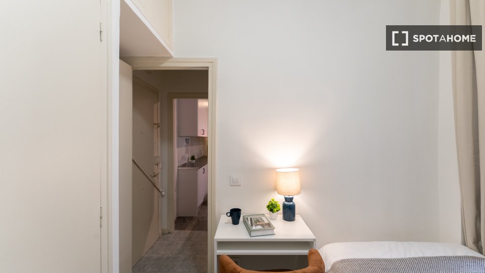 Double room Madrid, 6 beds — photo 16