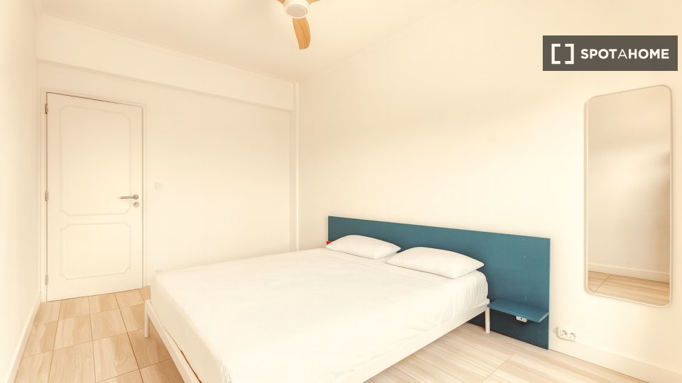 Double room Lisbon, 5 beds — photo 28