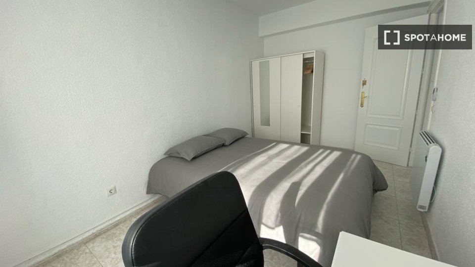 Double room Madrid, 4 beds — photo 4