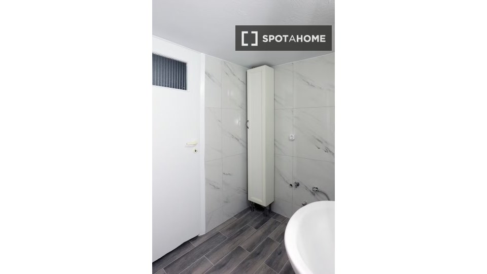 Double room Athens, 5 beds — photo 19