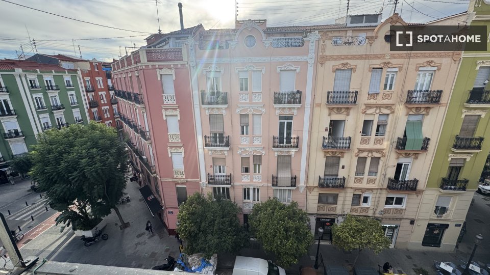 Double room Valencia, 3 beds, 70m² — photo 3
