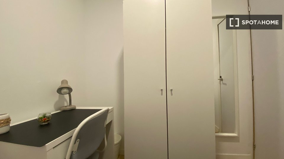 Double room Madrid, 4 beds — photo 42