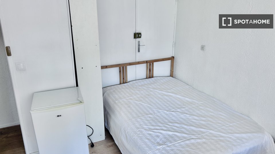 Double room Paris, 3 beds, 17m² — photo 13