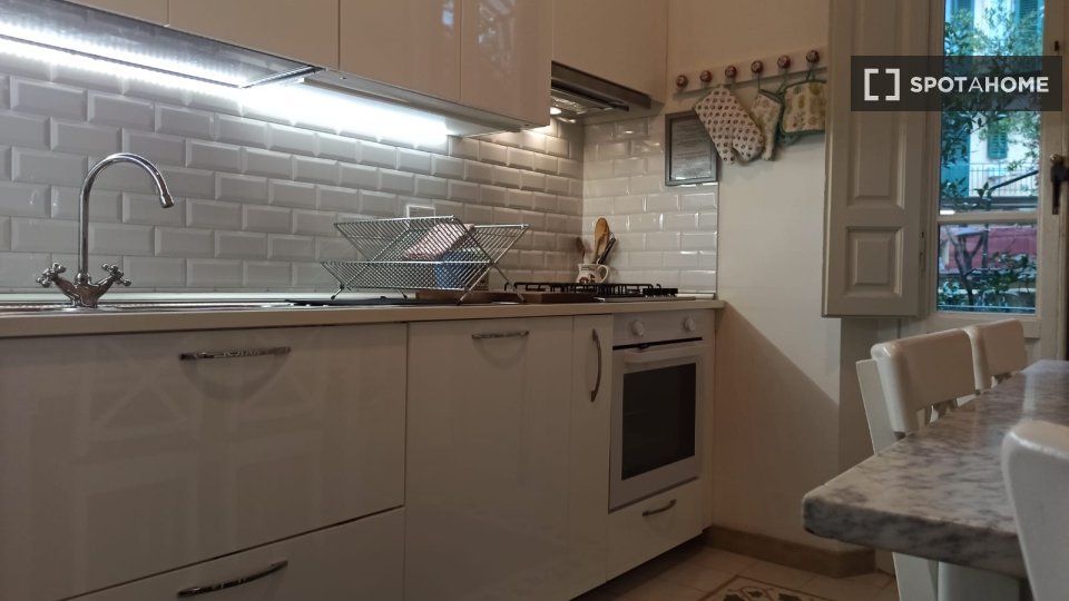 Double room Florence, 3 beds, 160m² — photo 9