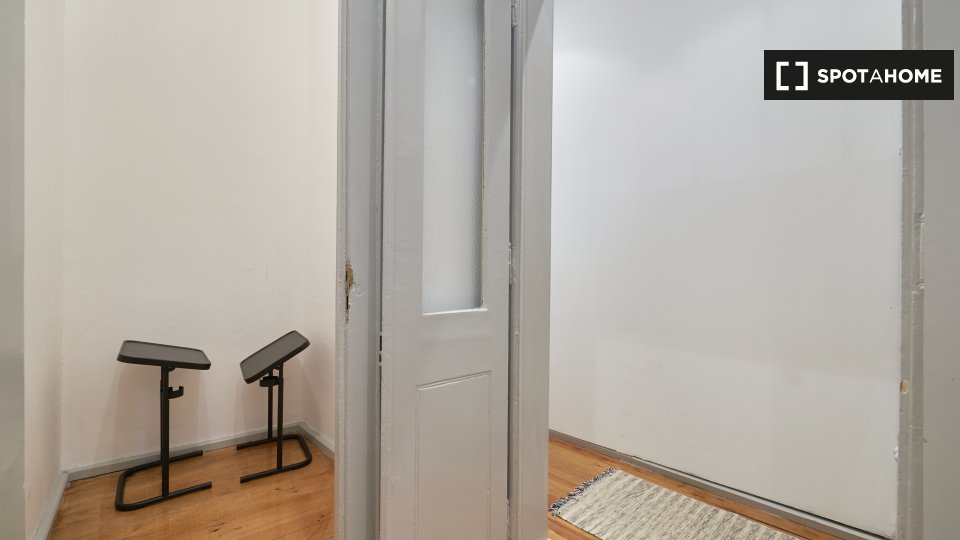Double room Lisbon, 4 beds — photo 11