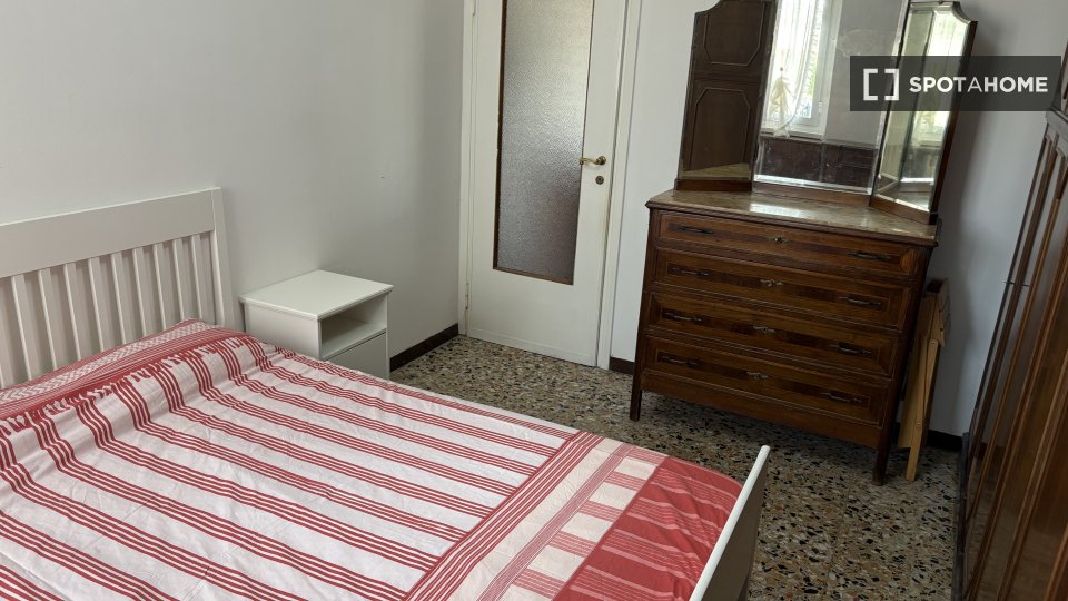 Double room Milan, 2 beds, 11m² — photo 7
