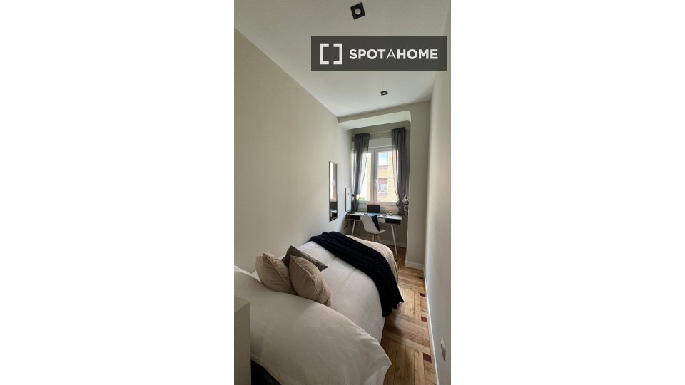 Double room Madrid, 8 beds, 139m² — photo 7