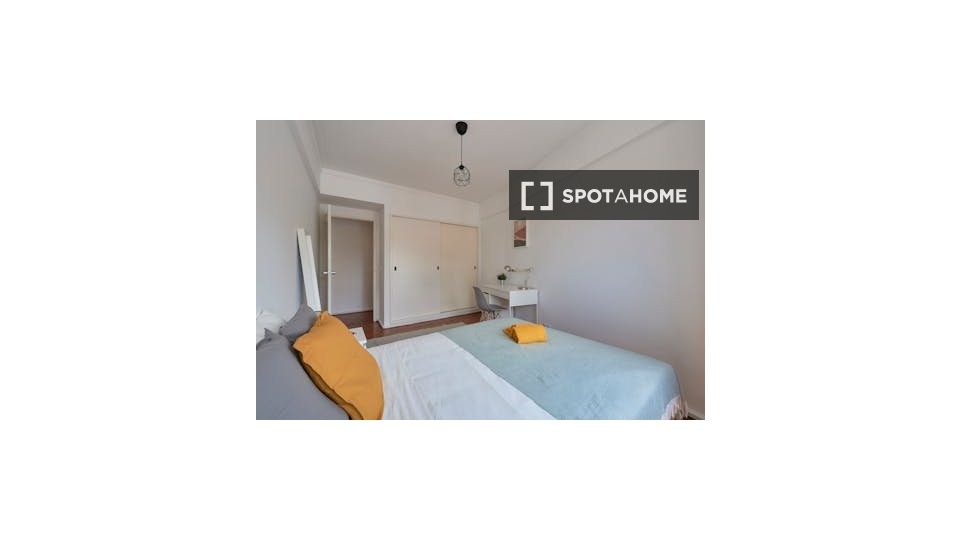 Double room Lisbon, 6 beds — photo 13