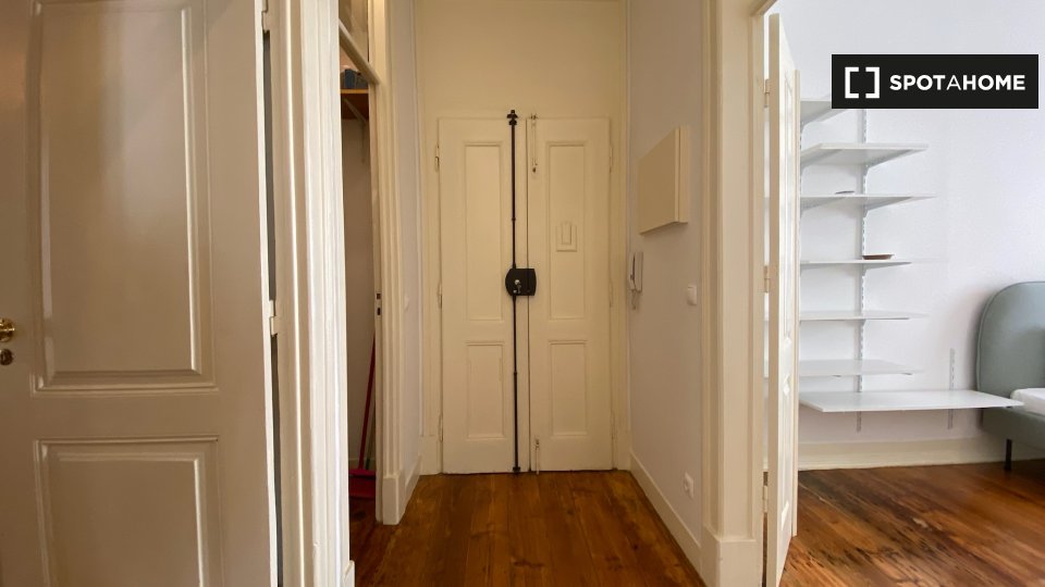 Apartment Lisbon, 2 beds, 75m² — photo 5