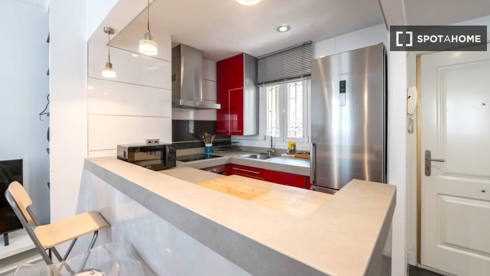 Piso de 2 habitaciones en alquiler en Pacífico, Madrid