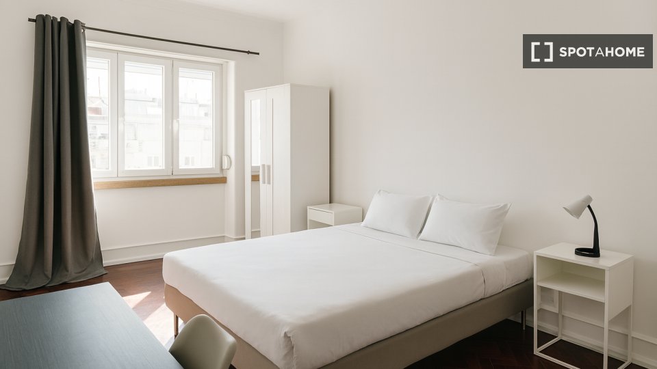 Double room Lisbon, 4 beds — photo 52