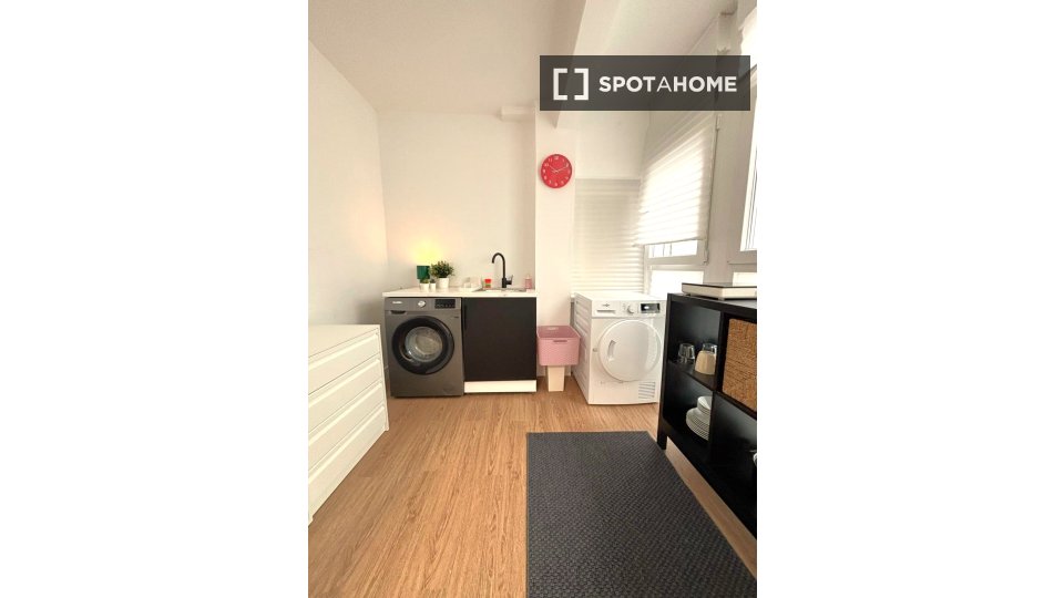 Double room Madrid, 7 beds, 160m² — photo 58