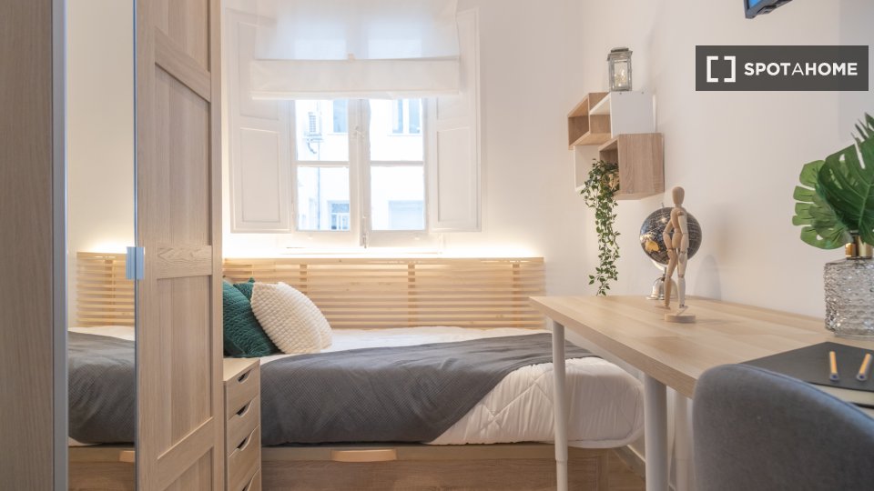 Double room Madrid, 5 beds — photo 8