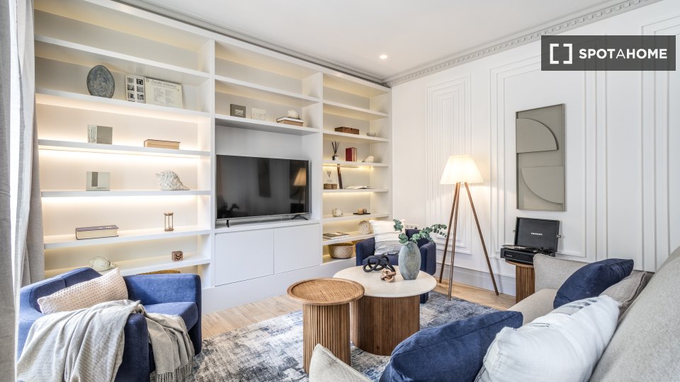 Piso de 2 habitaciones en alquiler en Justicia, Madrid.