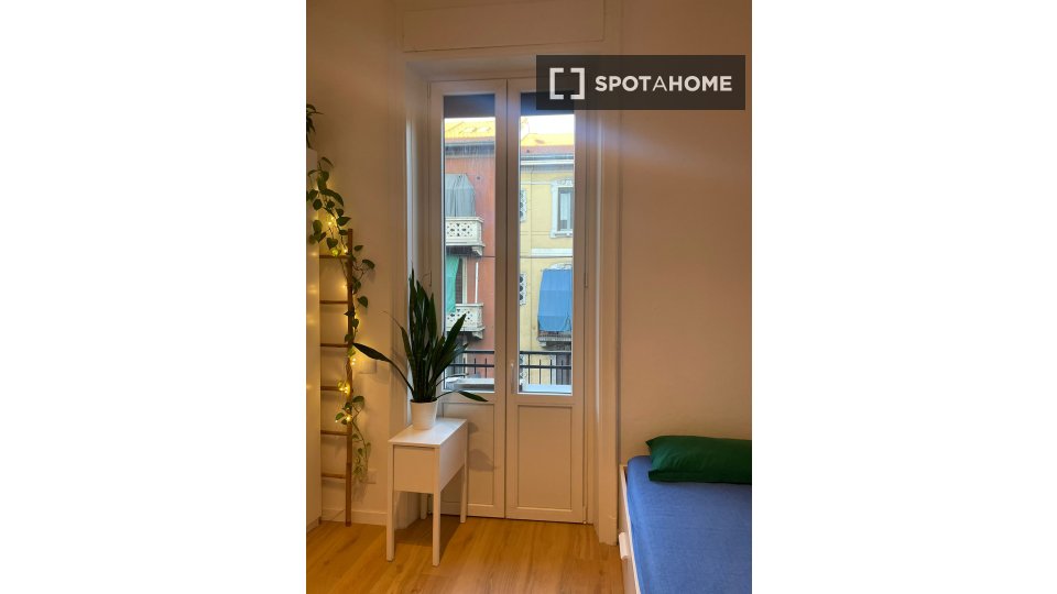Double room Milan, 2 beds — photo 24
