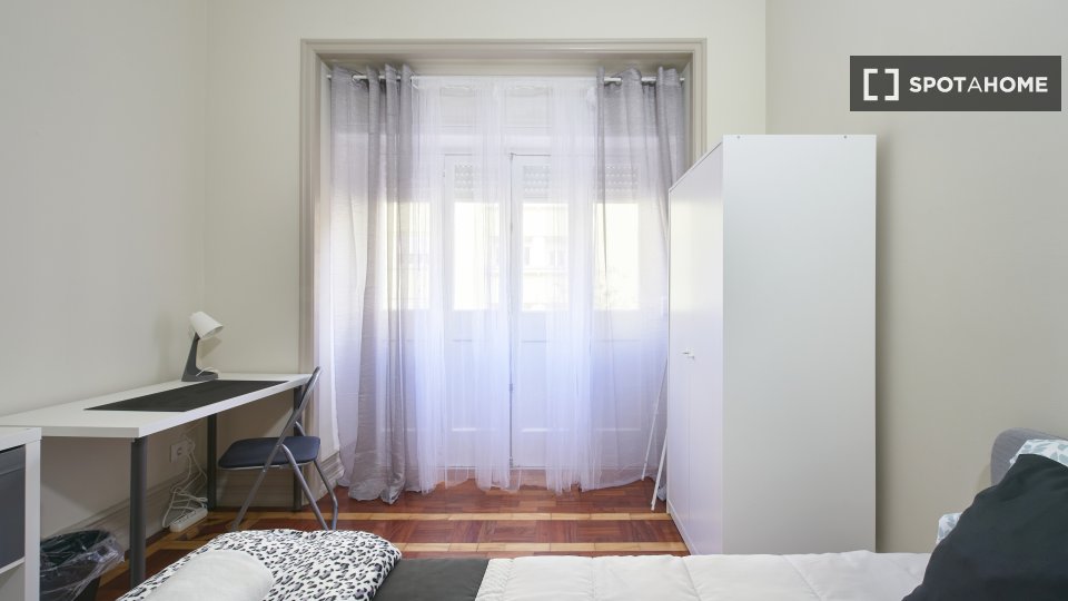 Double room Lisbon, 9 beds — photo 32