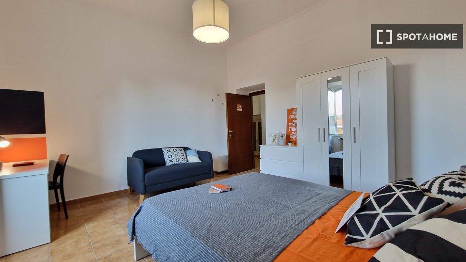 Double room Rome, 3 beds — photo 40