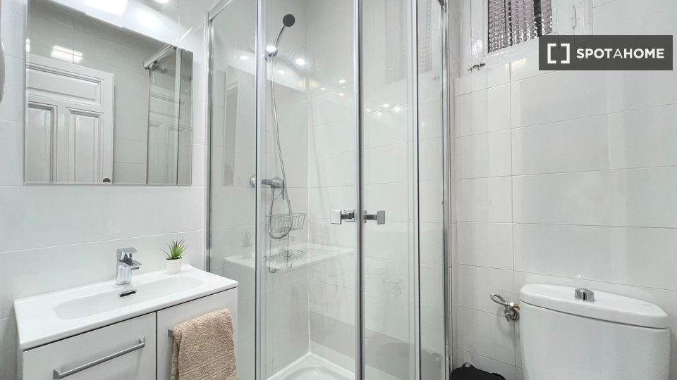 Double room Madrid, 6 beds — photo 4