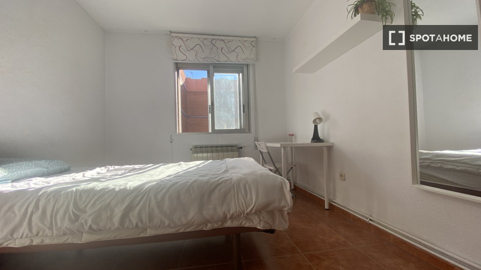 Double room Madrid, 4 beds — photo 33