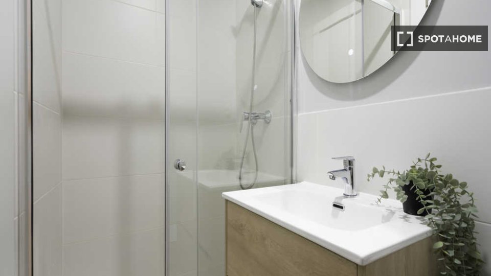 Double room Madrid, 4 beds — photo 27