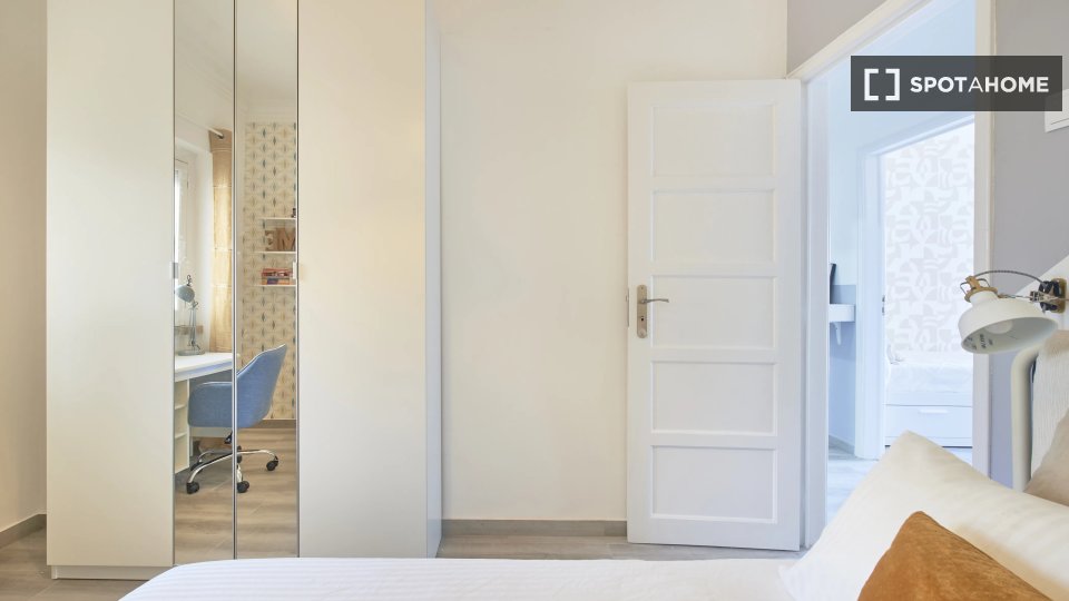 Double room Lisbon, 4 beds — photo 13