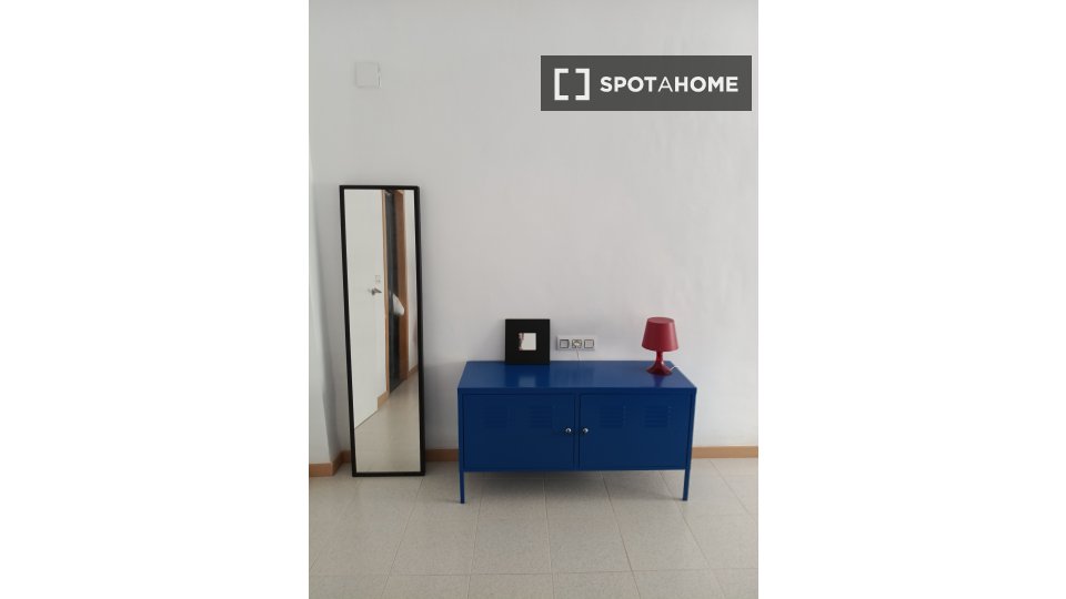 Double room Valencia, 3 beds, 160m² — photo 1
