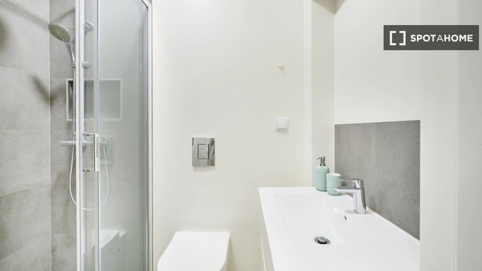 Double room Lisbon, 4 beds — photo 15