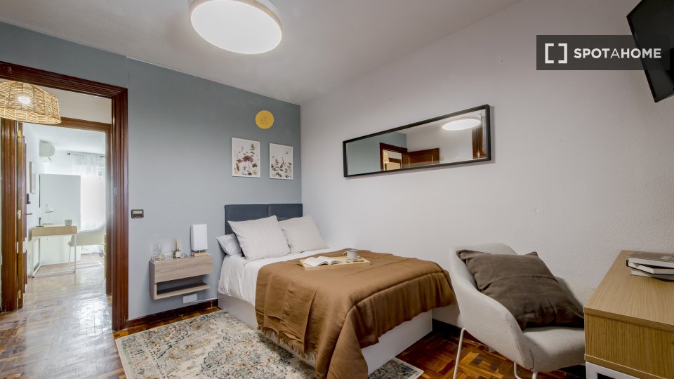 Double room Madrid, 6 beds — photo 14