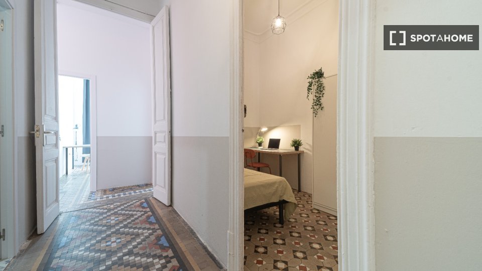 Double room Barcelona, 10 beds, 180m² — photo 6