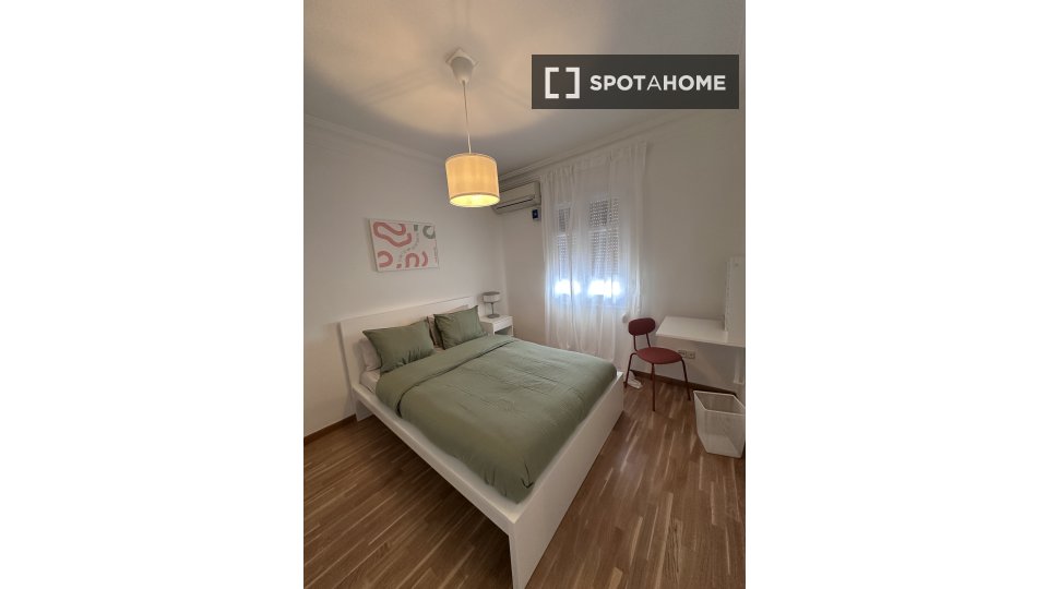 Double room Madrid, 5 beds — photo 13