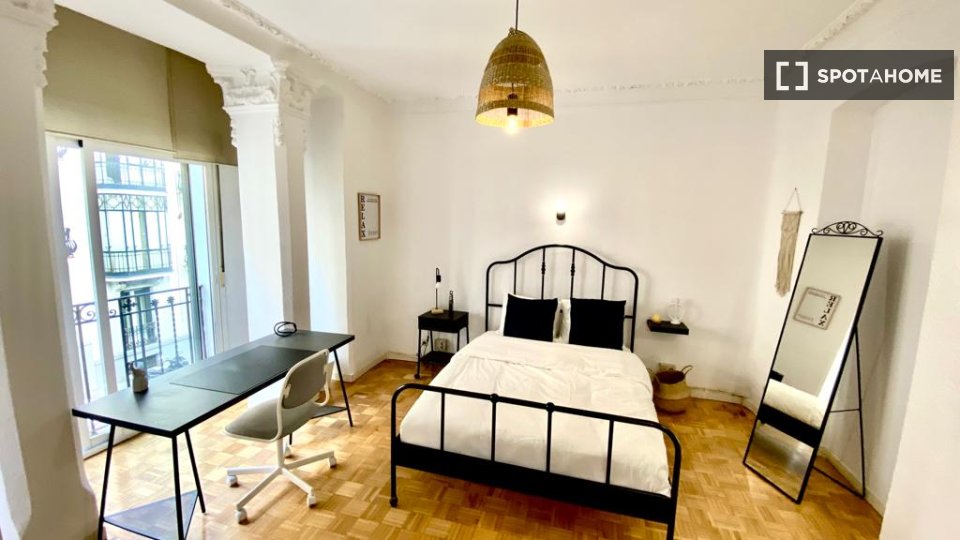 Double room Madrid, 5 beds — photo 12