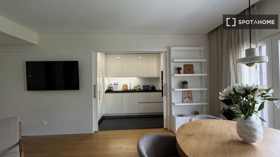 Apartment Lisbon, 2 beds, 99m² — photo 12