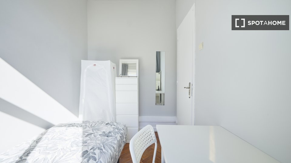 Double room Lisbon, 16 beds — photo 19