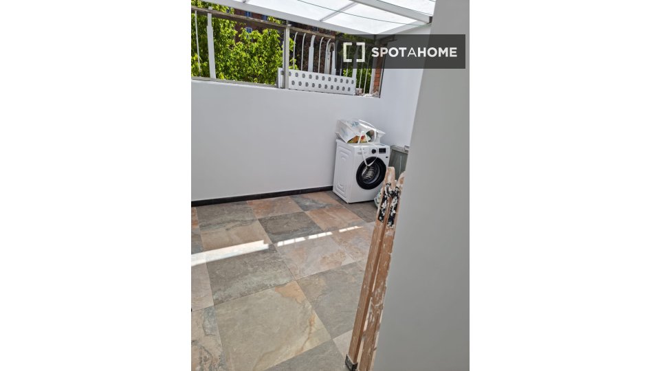 Double room Madrid, 4 beds, 100m² — photo 2