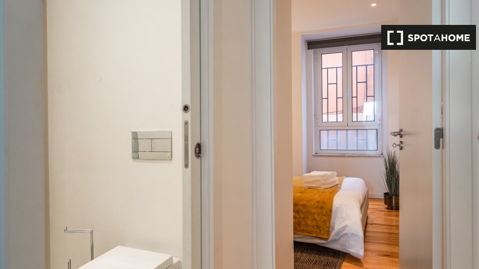 Apartment Lisbon, 2 beds — photo 13