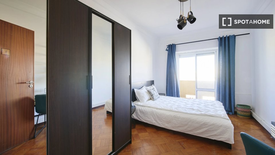 Double room Lisbon, 6 beds — photo 11