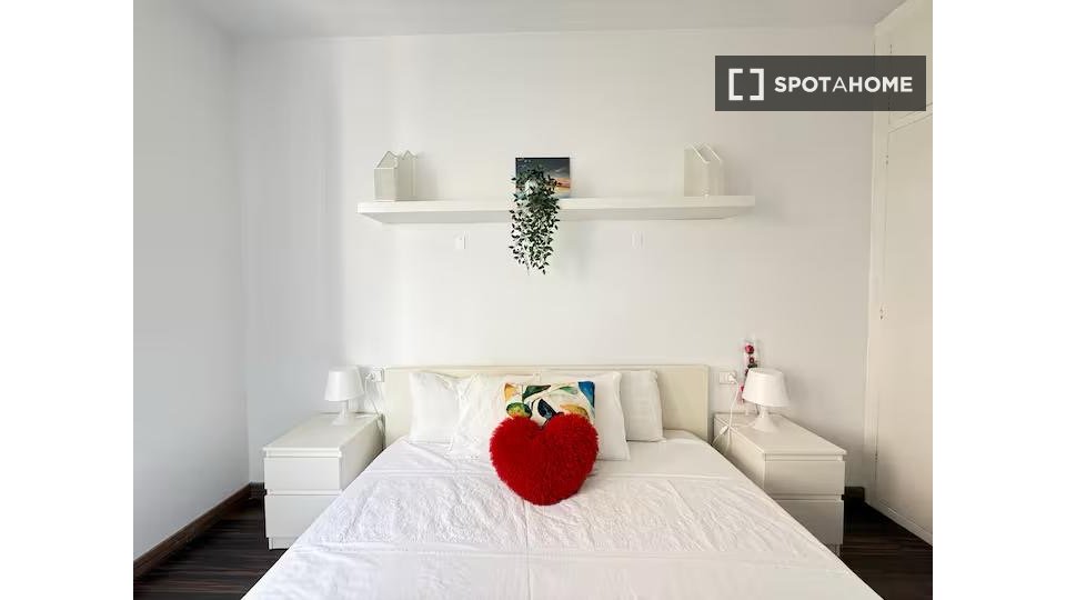 Apartment Barcelona, 3 beds, 75m² — photo 2