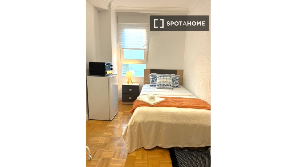 Double room Madrid, 8 beds, 170m² — photo 10
