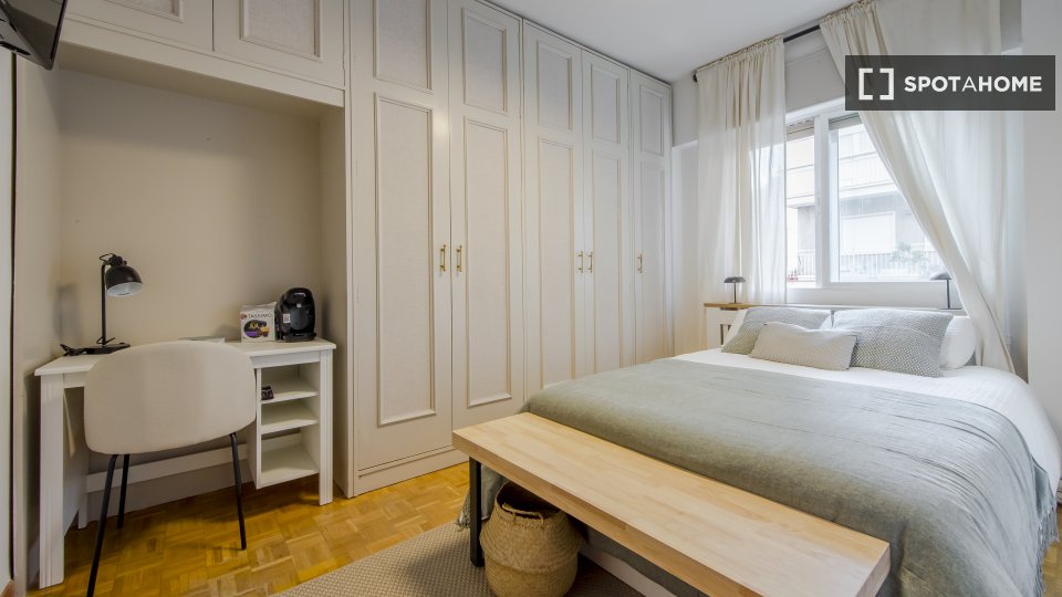 Double room Madrid, 5 beds, 125m² — photo 6