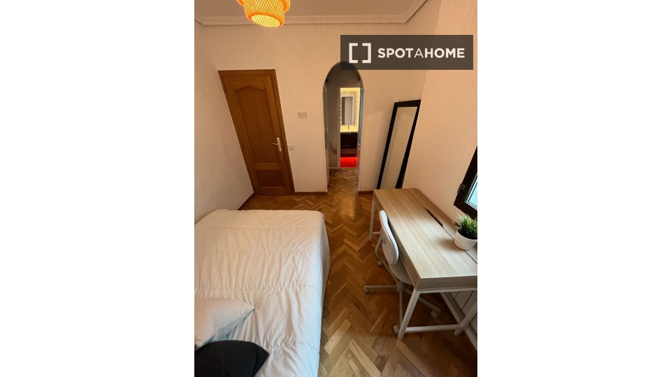 Double room Madrid, 4 beds, 140m² — photo 11